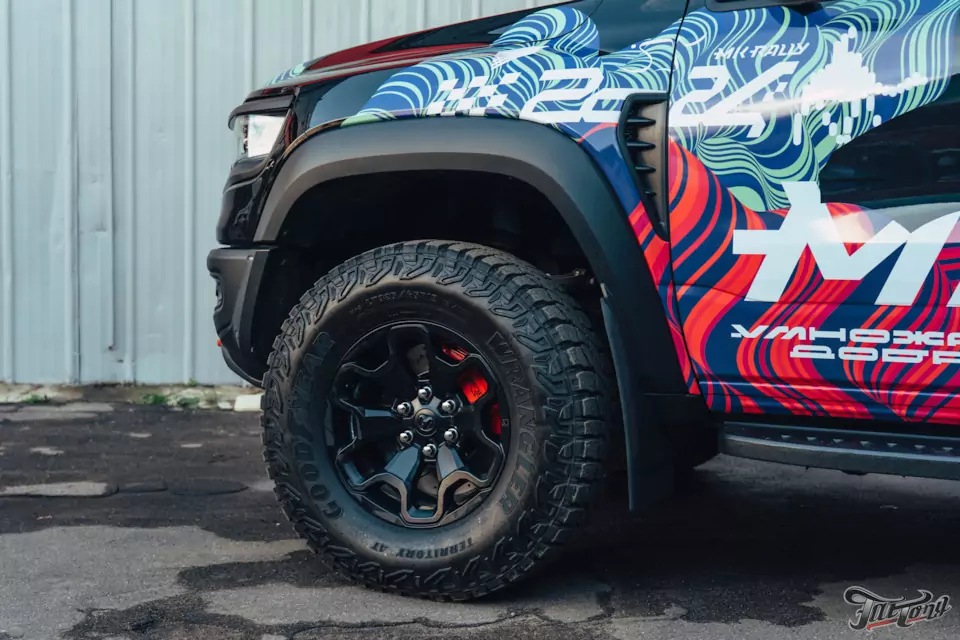 Подготовка RAM TRX для участия в MK Rally 2024: установка тормозной системы Brembo, окрас суппортов, оснащение кузова крышкой и дополнительной розеткой